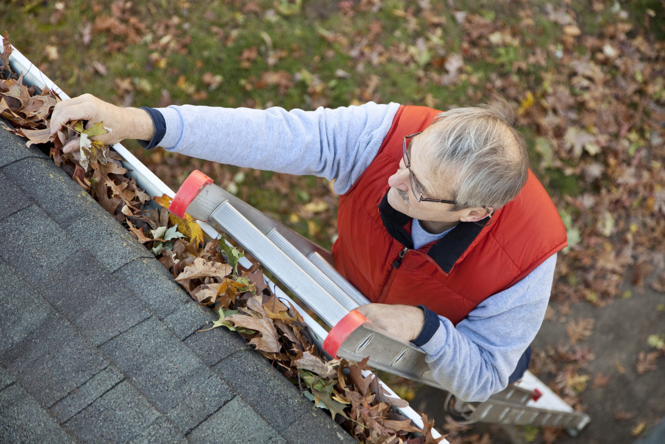 5-reasons-to-clean-rain-gutters-yourself-gutter-sense